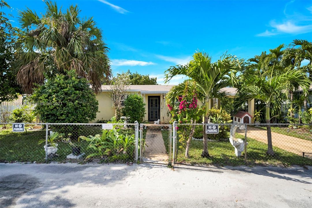 Recently Sold: $420,000 (3 beds, 2 baths, 1382 Square Feet)