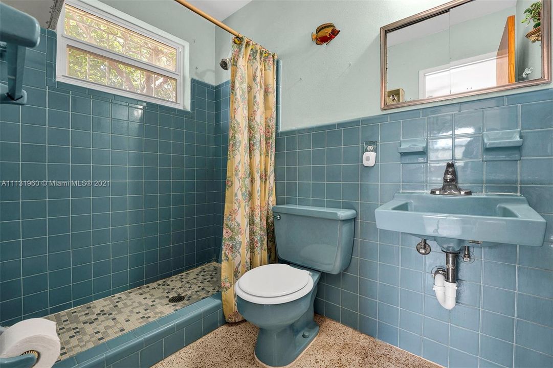 最近售出: $420,000 (3 贝兹, 2 浴室, 1382 平方英尺)