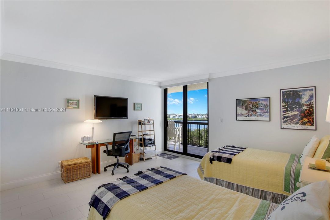 Recently Sold: $2,300,000 (2 beds, 2 baths, 2010 Square Feet)