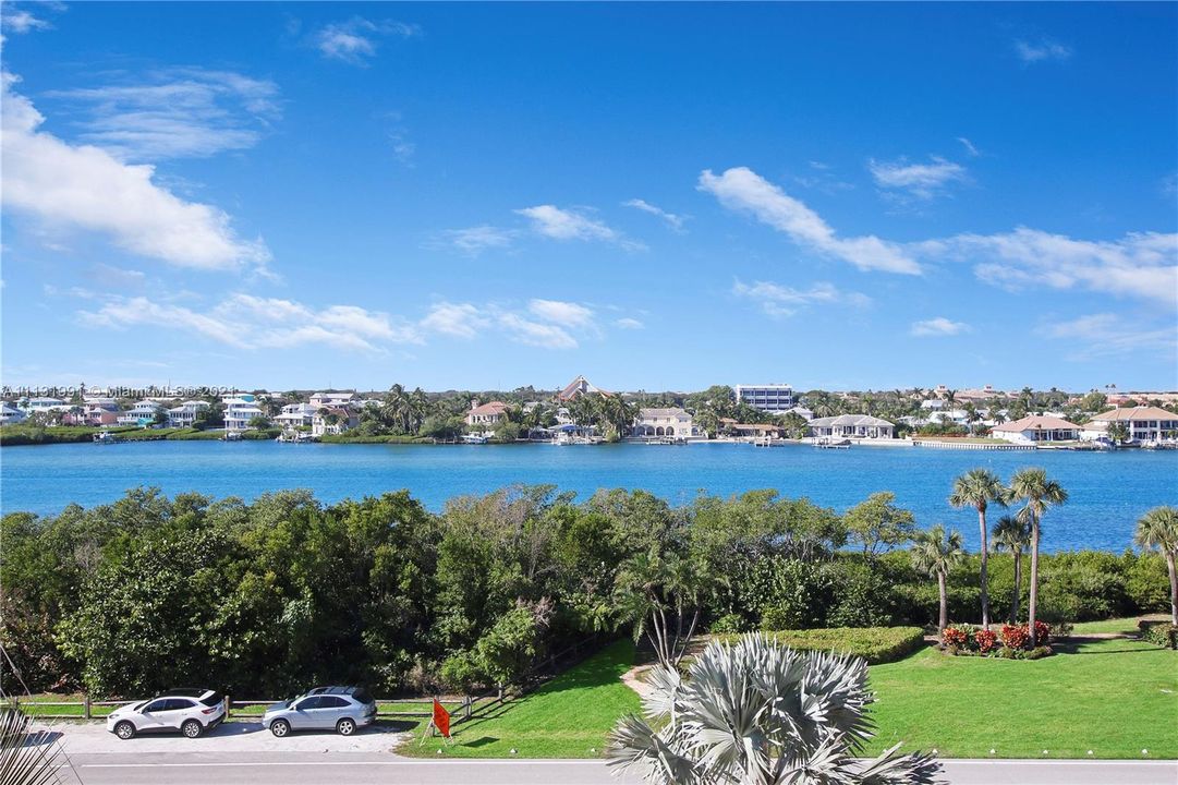 Recently Sold: $2,300,000 (2 beds, 2 baths, 2010 Square Feet)