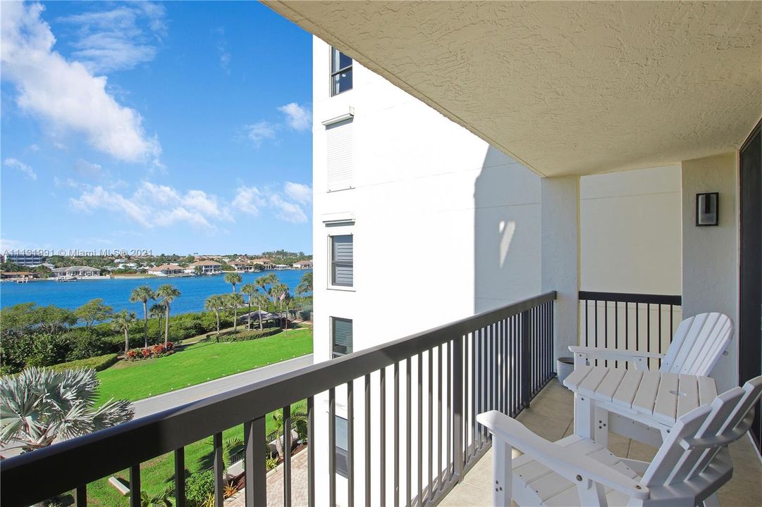 Recently Sold: $2,300,000 (2 beds, 2 baths, 2010 Square Feet)