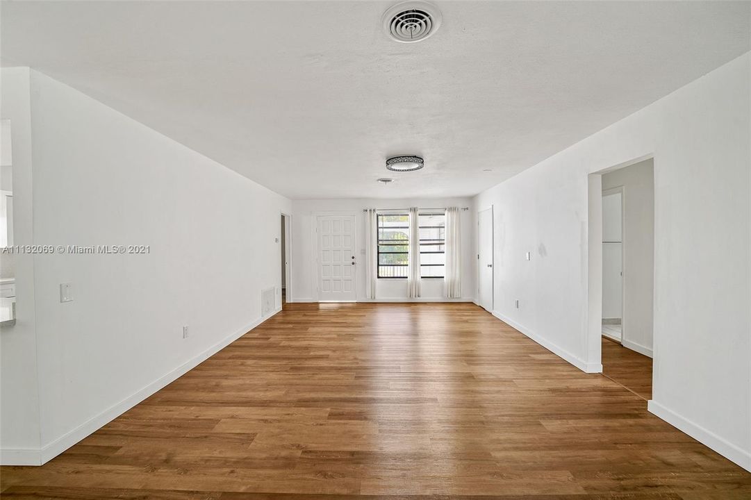 Recently Sold: $1,100,000 (2 beds, 2 baths, 1650 Square Feet)