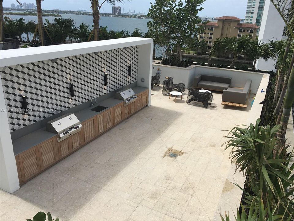 Recently Sold: $940,000 (2 beds, 2 baths, 1162 Square Feet)
