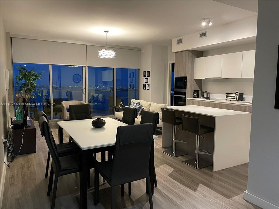 Recently Sold: $940,000 (2 beds, 2 baths, 1162 Square Feet)
