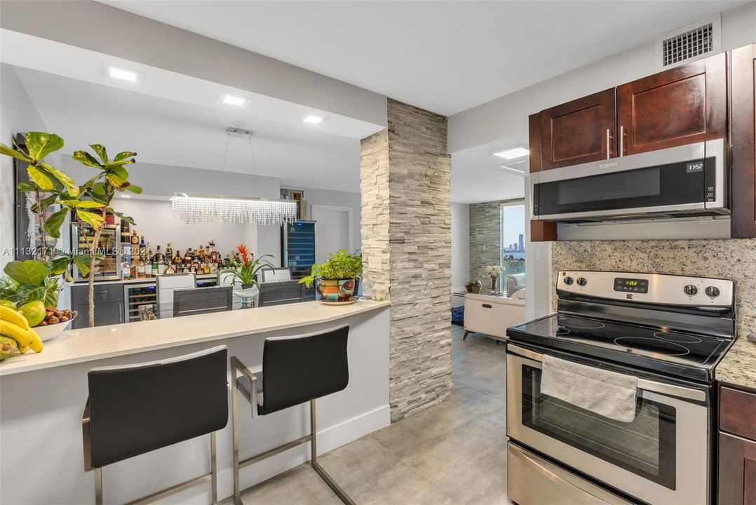 Recently Sold: $585,000 (2 beds, 2 baths, 1048 Square Feet)