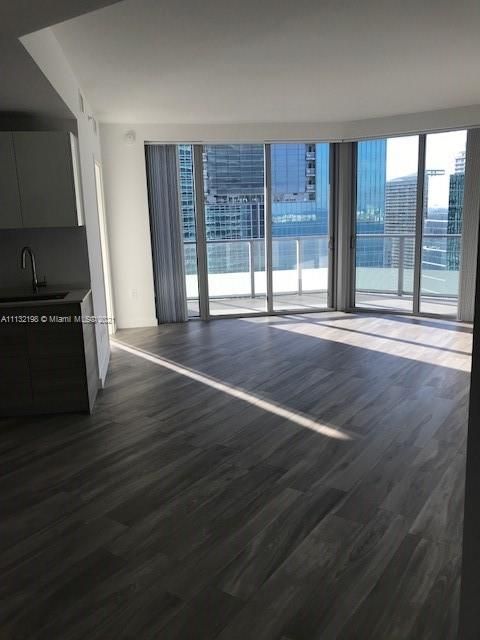 Recently Sold: $625,000 (2 beds, 2 baths, 969 Square Feet)