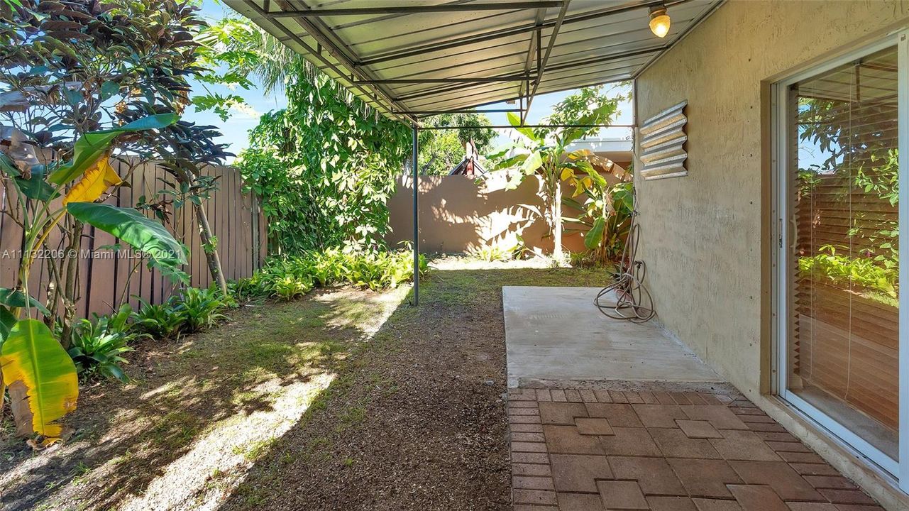 Recently Sold: $440,000 (3 beds, 2 baths, 1468 Square Feet)