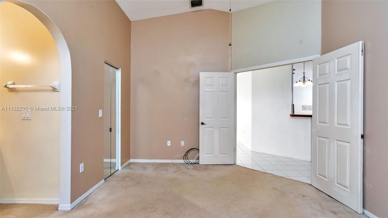 Recently Sold: $440,000 (3 beds, 2 baths, 1468 Square Feet)