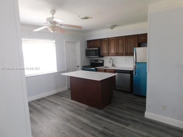 Recently Rented: $2,200 (2 beds, 1 baths, 812 Square Feet)