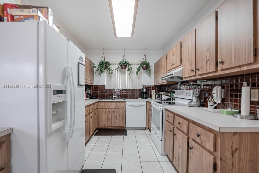 Recently Sold: $460,000 (3 beds, 2 baths, 2190 Square Feet)