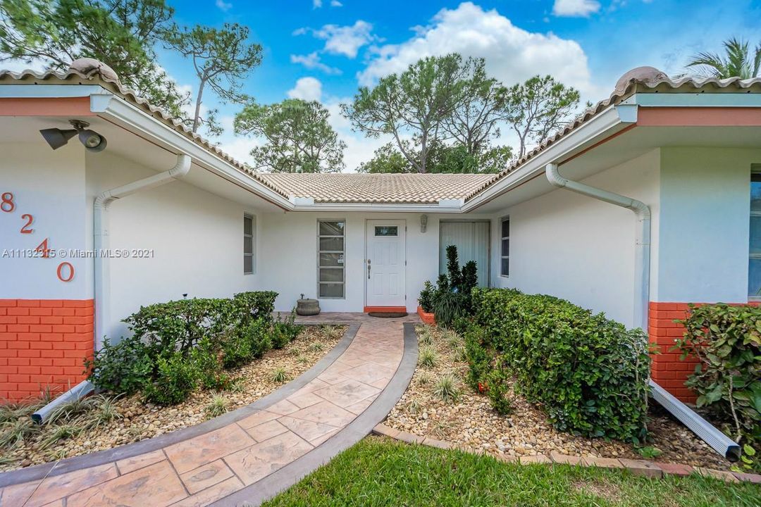 Recently Sold: $460,000 (3 beds, 2 baths, 2190 Square Feet)