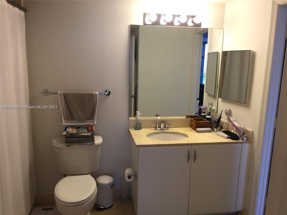 Recently Sold: $260,000 (1 beds, 1 baths, 821 Square Feet)