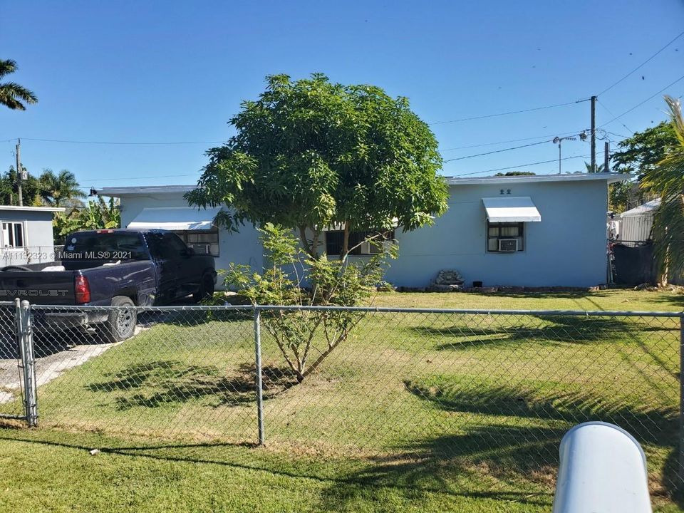Recently Sold: $269,000 (3 beds, 1 baths, 906 Square Feet)