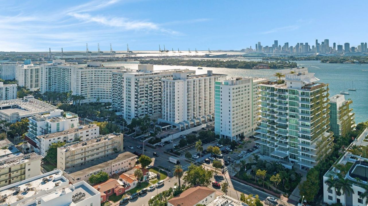 Recently Sold: $3,950,000 (3 beds, 3 baths, 2667 Square Feet)