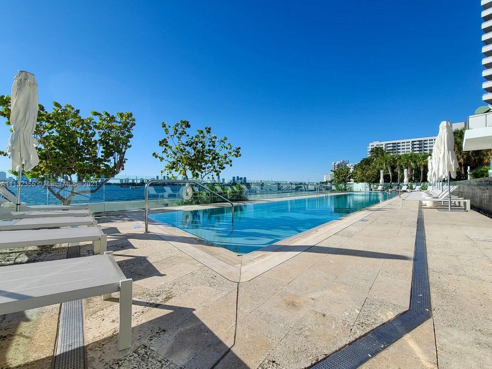 Recently Sold: $3,950,000 (3 beds, 3 baths, 2667 Square Feet)