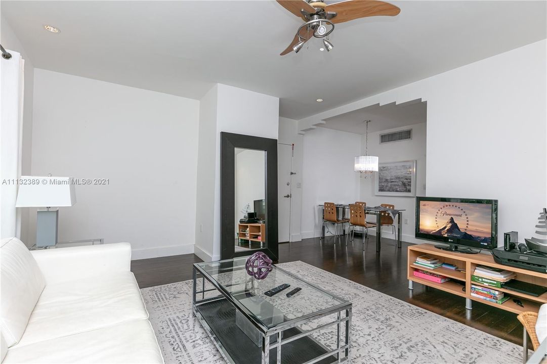 Recently Sold: $339,990 (1 beds, 1 baths, 654 Square Feet)