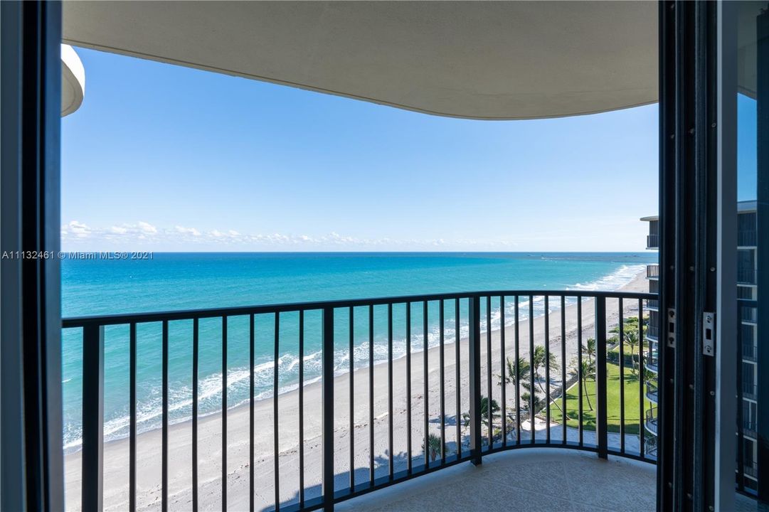 Recently Sold: $1,995,000 (3 beds, 3 baths, 1800 Square Feet)