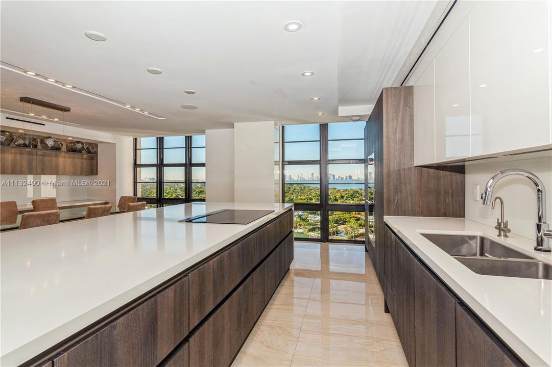 Recently Sold: $2,750,000 (3 beds, 3 baths, 2868 Square Feet)