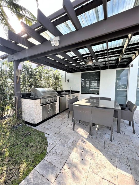 Outdoor Kitchen /Barbecue area