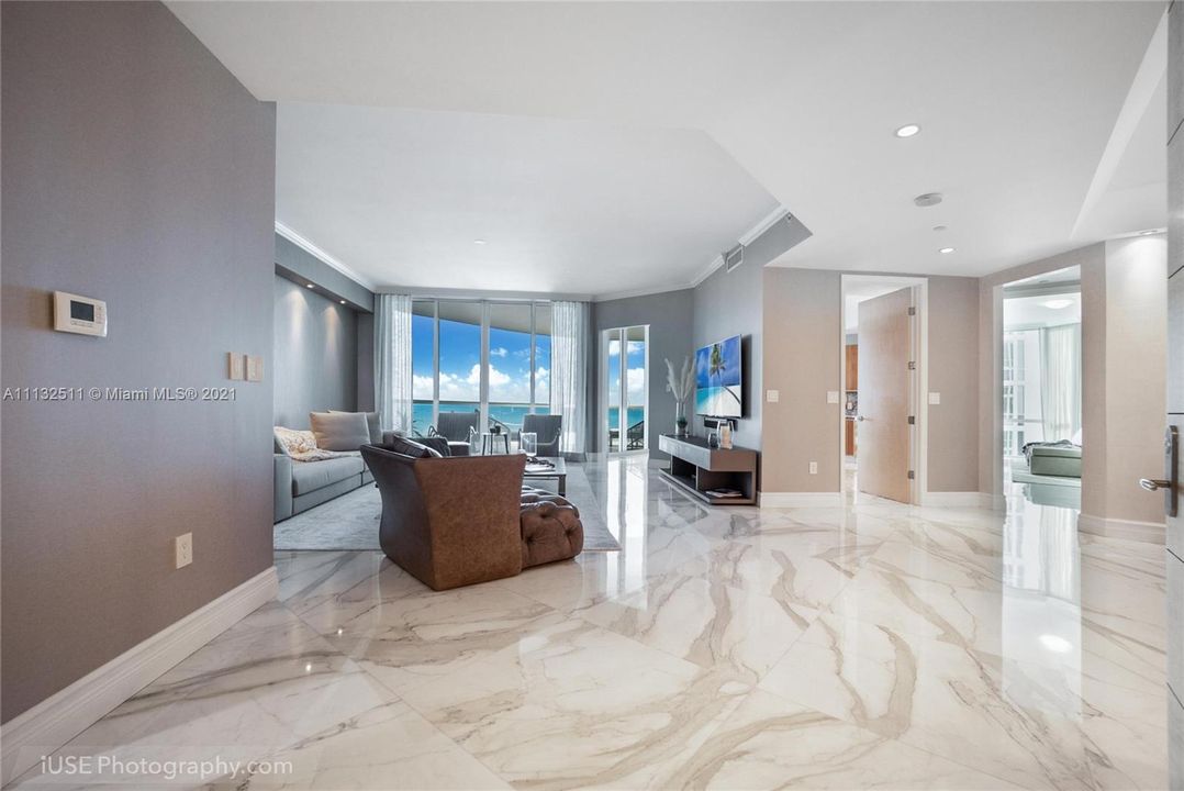 Recently Sold: $3,330,000 (3 beds, 4 baths, 2775 Square Feet)