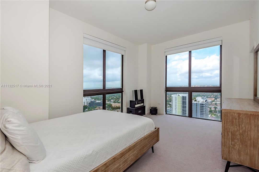 Recently Sold: $750,000 (2 beds, 2 baths, 1227 Square Feet)