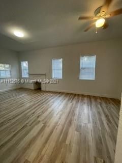 Recently Rented: $2,600 (3 beds, 1 baths, 1043 Square Feet)