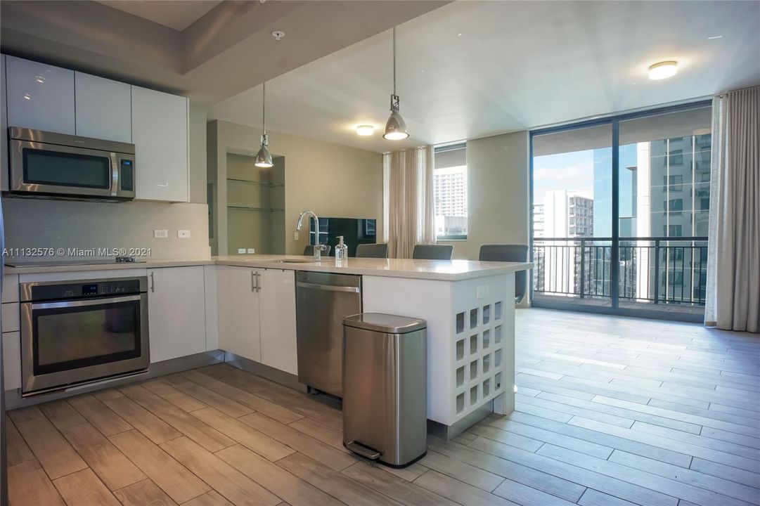Recently Sold: $595,000 (2 beds, 2 baths, 1064 Square Feet)