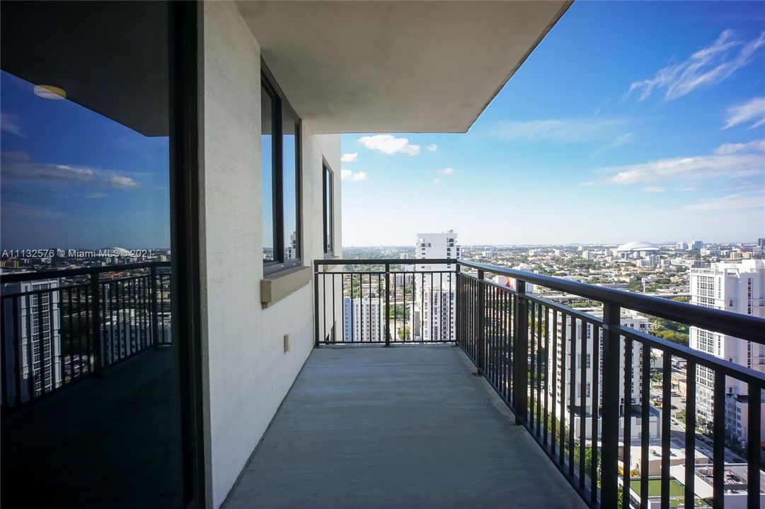 Recently Sold: $595,000 (2 beds, 2 baths, 1064 Square Feet)