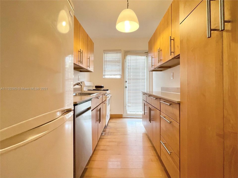 Recently Rented: $1,950 (1 beds, 1 baths, 640 Square Feet)