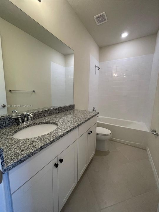 最近租的: $3,600 (3 贝兹, 2 浴室, 1499 平方英尺)