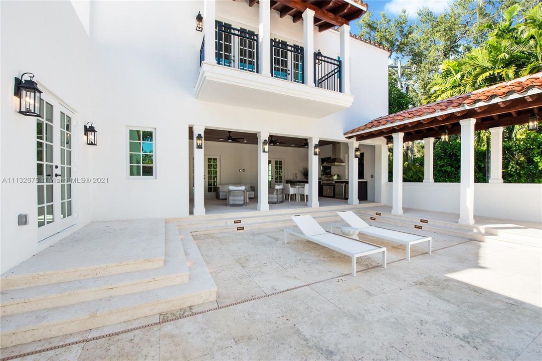 Recently Sold: $5,295,000 (6 beds, 7 baths, 6764 Square Feet)