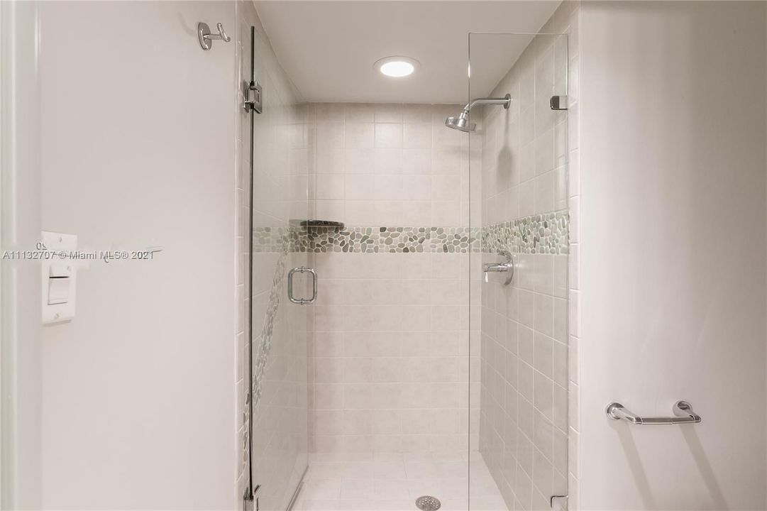 最近租的: $3,500 (2 贝兹, 2 浴室, 1365 平方英尺)