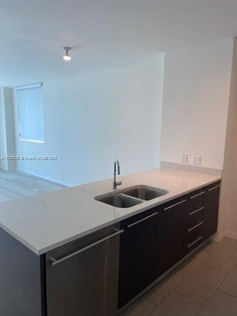 Recently Rented: $4,100 (2 beds, 2 baths, 1197 Square Feet)
