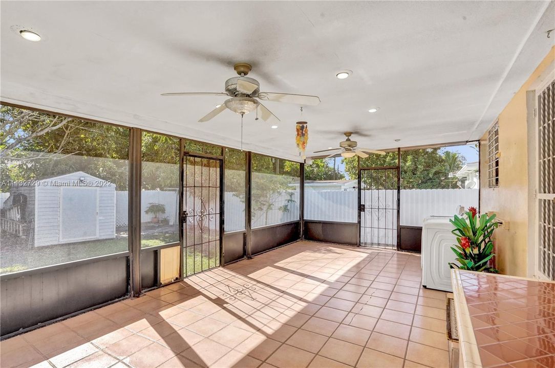 Large Screened Patio With Ceiling Fans