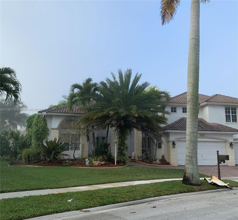 Recently Sold: $700,000 (5 beds, 4 baths, 3966 Square Feet)