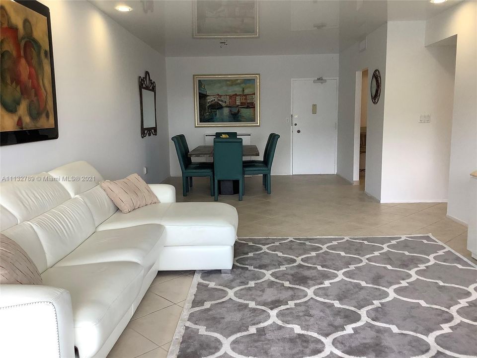 Recently Sold: $569,000 (2 beds, 2 baths, 1240 Square Feet)