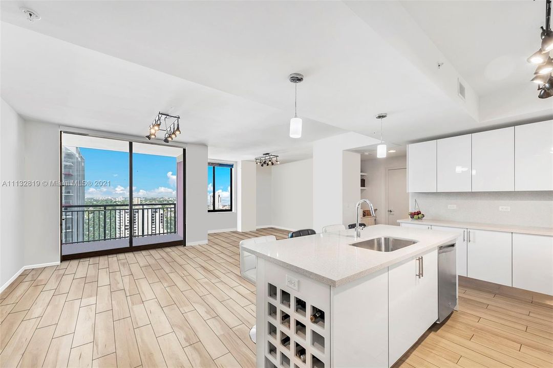 Recently Sold: $560,000 (2 beds, 2 baths, 1369 Square Feet)