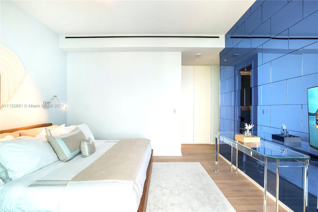 Recently Sold: $3,550,000 (2 beds, 2 baths, 1030 Square Feet)