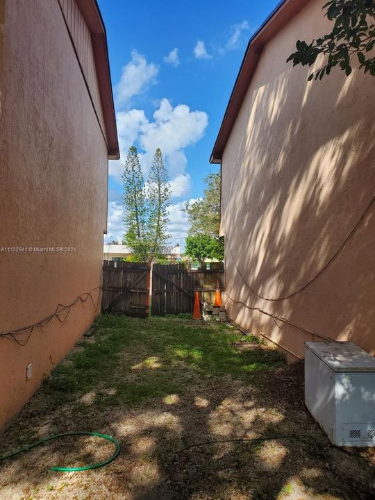 Vendido Recientemente: $999,950 (0 camas, 0 baños, 806 Pies cuadrados)