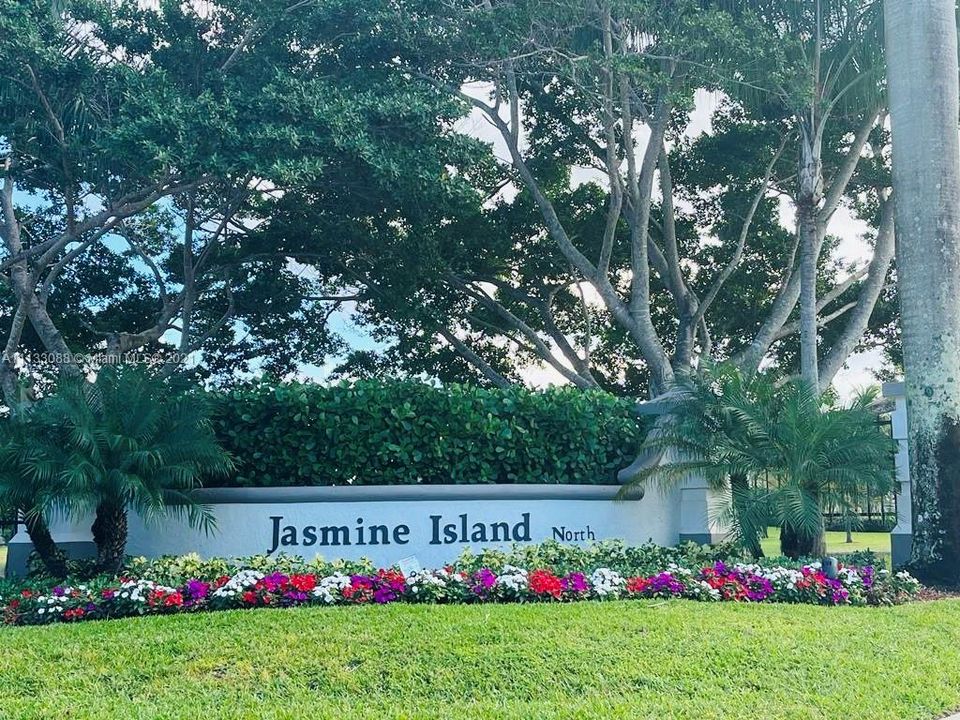 Jasmine Island, one of the most prestigious neighborhoods in Weston FL