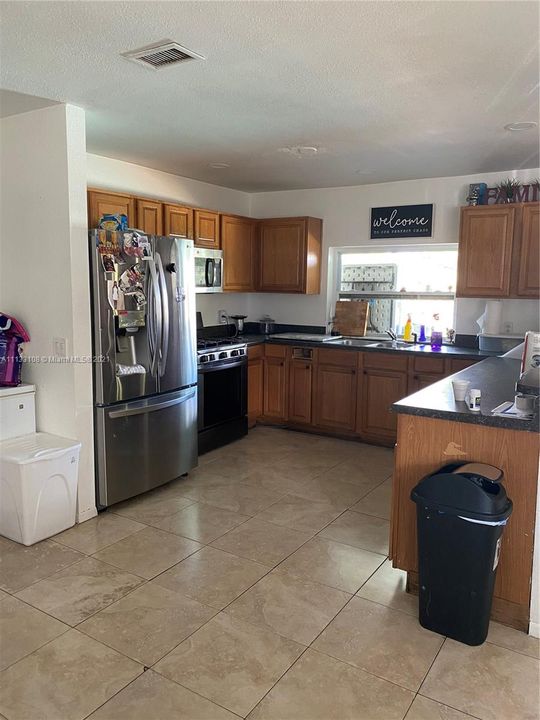Recently Sold: $415,000 (2 beds, 2 baths, 1047 Square Feet)