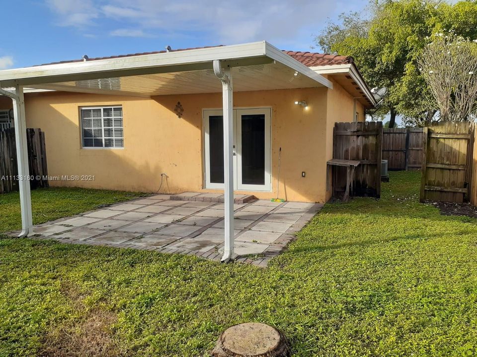 Recientemente alquilado: $2,400 (3 camas, 2 baños, 1182 Pies cuadrados)