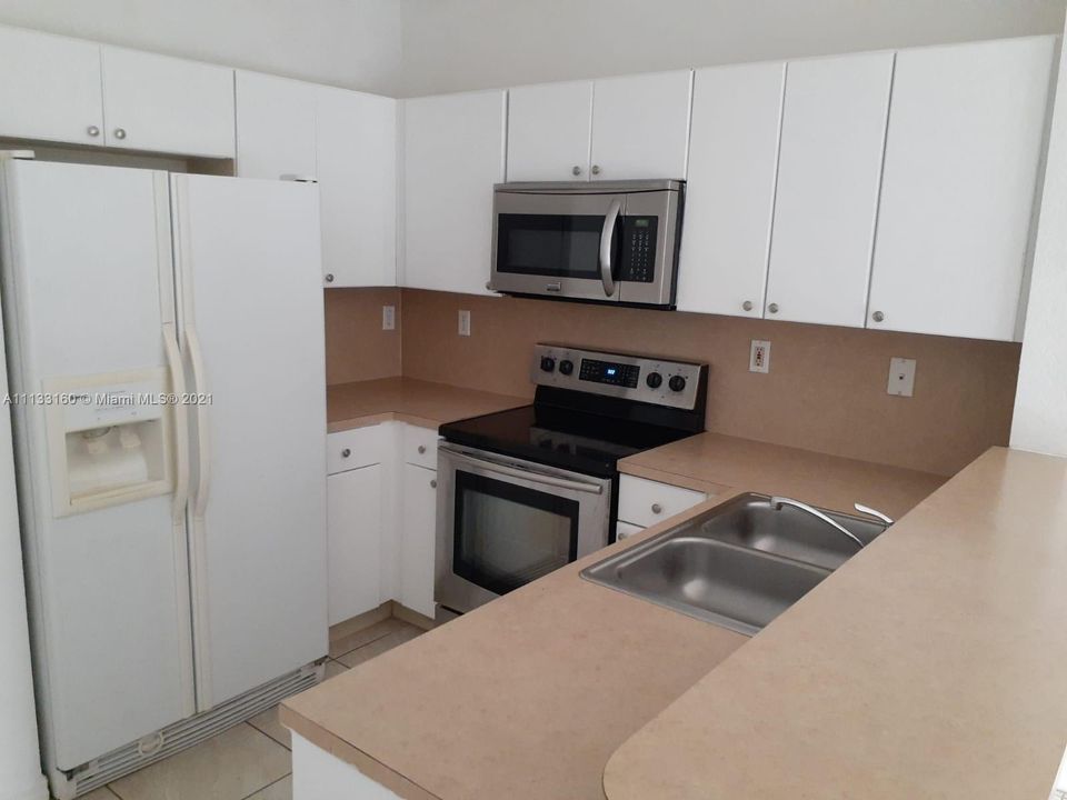 Recientemente alquilado: $2,400 (3 camas, 2 baños, 1182 Pies cuadrados)