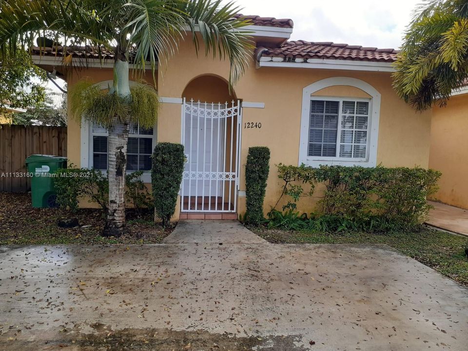 Recientemente alquilado: $2,400 (3 camas, 2 baños, 1182 Pies cuadrados)