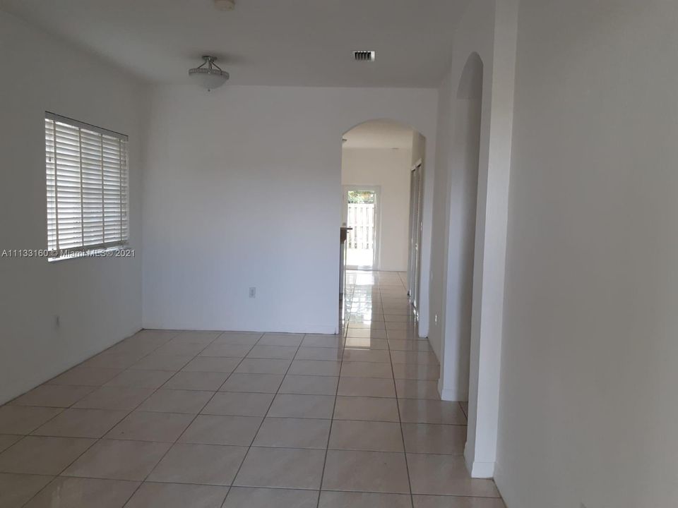 Recientemente alquilado: $2,400 (3 camas, 2 baños, 1182 Pies cuadrados)