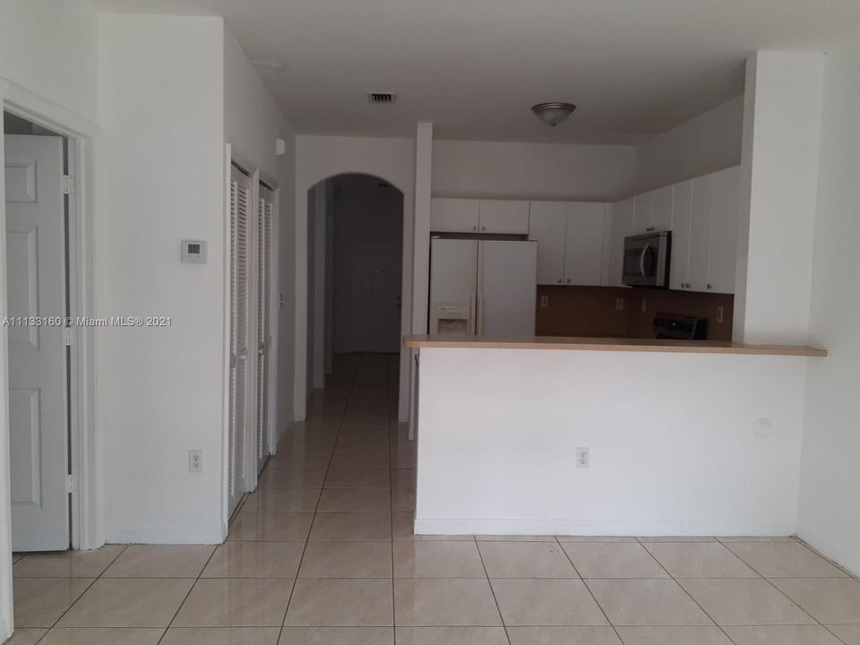 Recientemente alquilado: $2,400 (3 camas, 2 baños, 1182 Pies cuadrados)