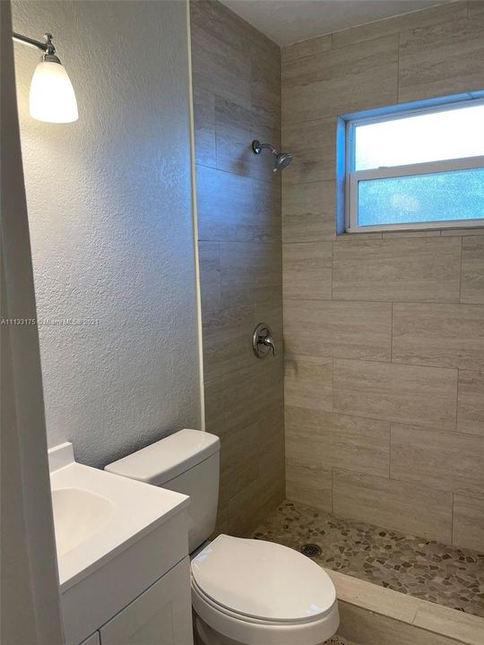 最近租的: $2,700 (3 贝兹, 1 浴室, 1336 平方英尺)