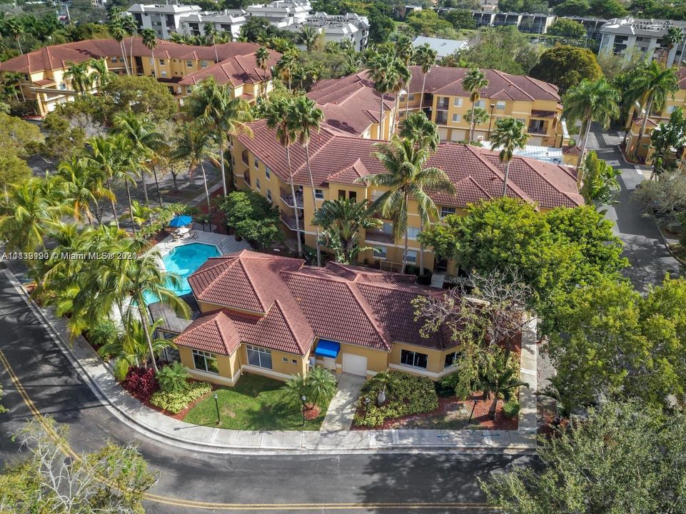 最近售出: $190,000 (2 贝兹, 2 浴室, 974 平方英尺)