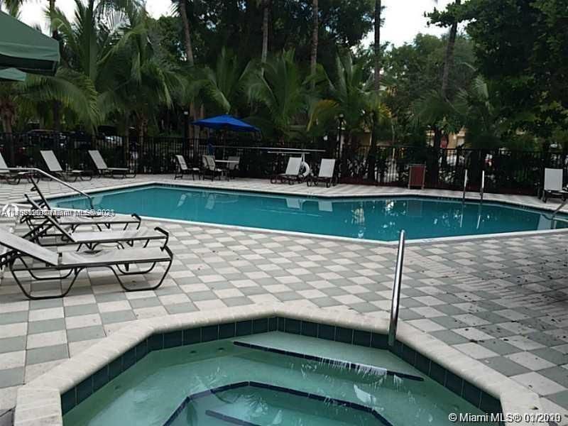 最近售出: $190,000 (2 贝兹, 2 浴室, 974 平方英尺)