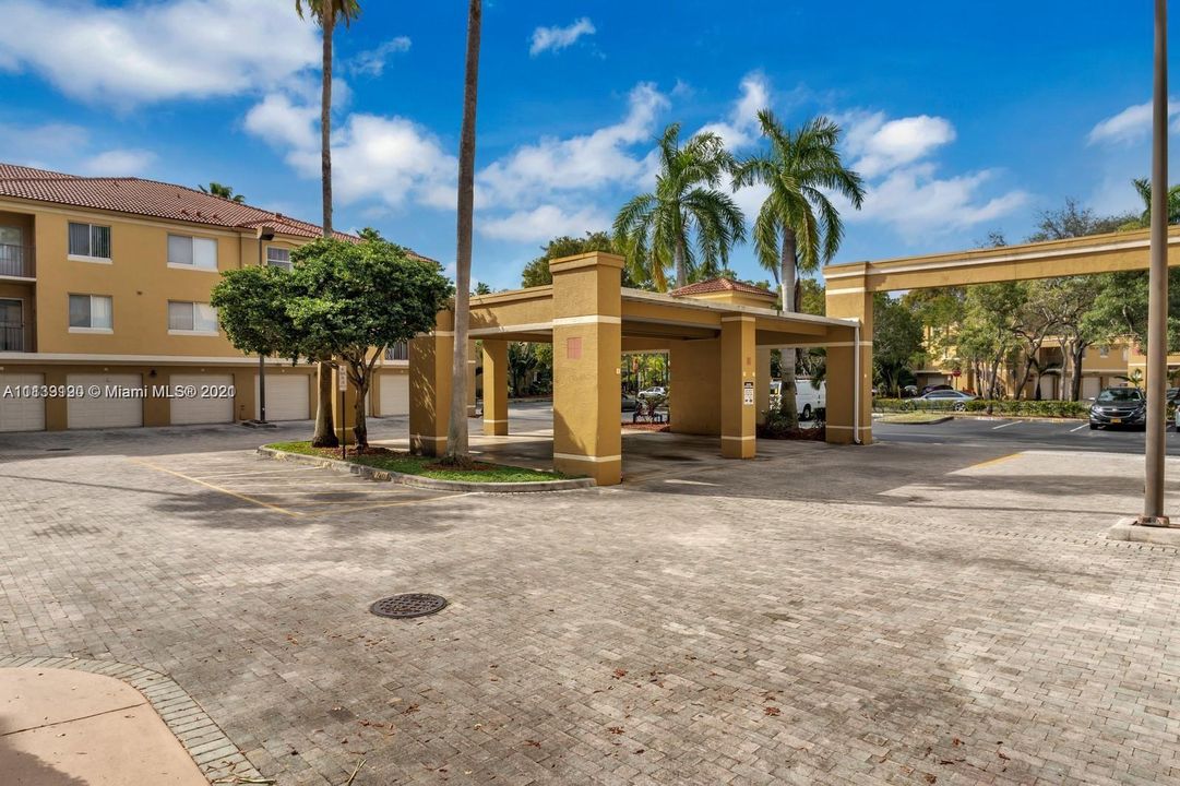 最近售出: $190,000 (2 贝兹, 2 浴室, 974 平方英尺)